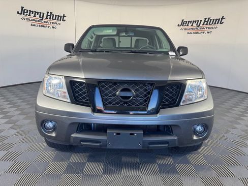 Used 2021 Nissan Frontier SV w/ Midnight Edition Floor Mats AWD/4WD image 5