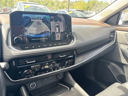 Used 2022 Nissan Rogue Platinum w/ Head-Up Display Package AWD/4WD image 43