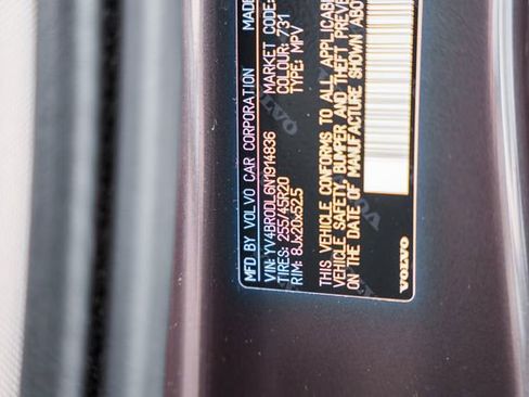 Used 2022 Volvo XC60 T8 Inscription w/ Advanced Package image 40