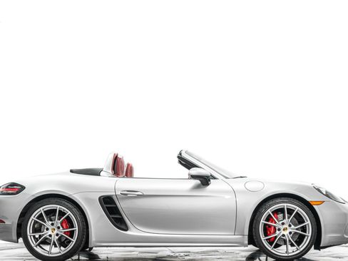 Used 2018 Porsche 718 Boxster S RWD image 2