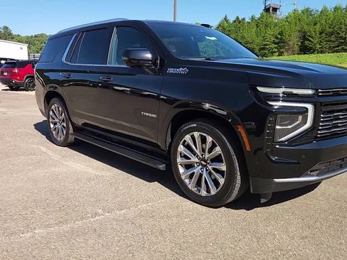 Used 2025 Chevrolet Tahoe High Country AWD/4WD image 15
