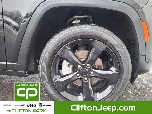 Used 2023 Jeep Grand Cherokee Limited w/ Black Appearance Package image 9