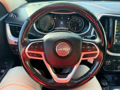 Used 2017 Jeep Cherokee Trailhawk w/ Cold Weather Group image 15