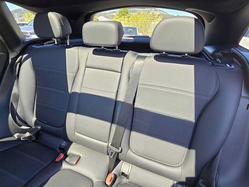 Used 2025 Mercedes-Benz GLC 300 4MATIC image 18