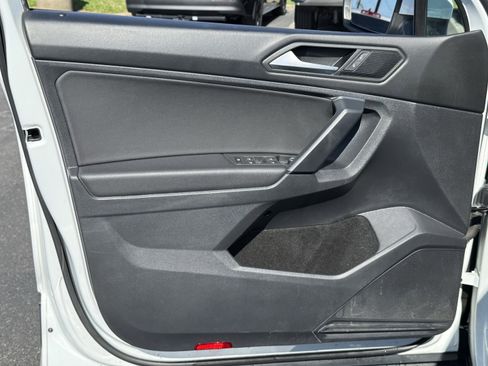 Used 2019 Volkswagen Tiguan S image 23