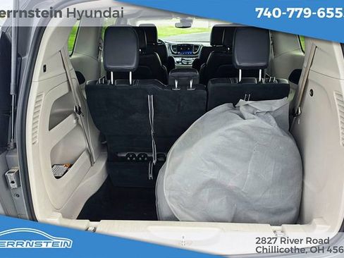 Used 2022 Chrysler Pacifica Touring-L FWD image 24
