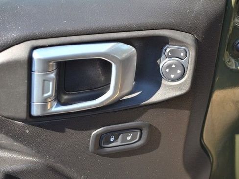 Used 2021 Jeep Gladiator Willys image 16