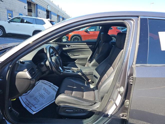 Used 2018 Honda Accord Sport image 11