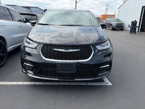 Used 2026 Chrysler Pacifica Select FWD image 3