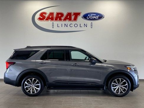 Used 2025 Ford Explorer ST-Line image 1