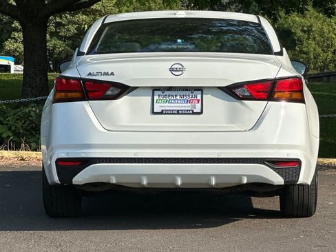 Used 2025 Nissan Altima 2.5 SV FWD image 7