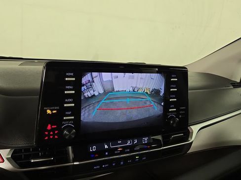 Used 2024 Toyota Sienna LE AWD/4WD image 19