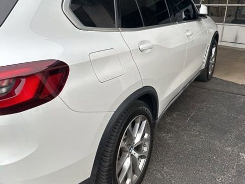 Used 2023 BMW X5 xDrive40i w/ Premium Package image 2