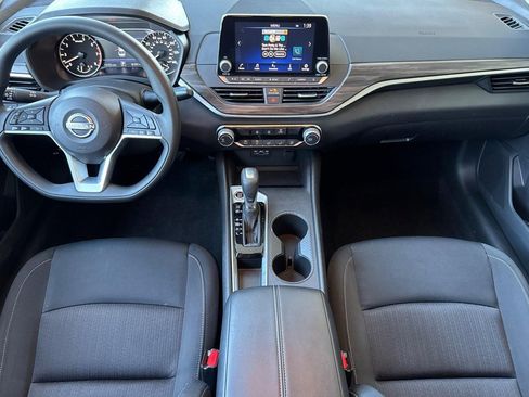 Used 2025 Nissan Altima 2.5 SV image 14