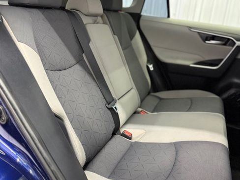 Used 2019 Toyota RAV4 XLE w/ Convenience Package AWD/4WD image 18