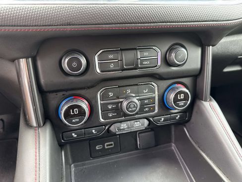 Used 2024 Chevrolet Suburban RST RWD image 29