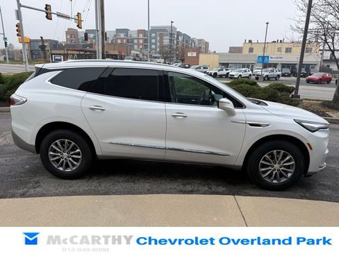 Used 2022 Buick Enclave Premium image 4