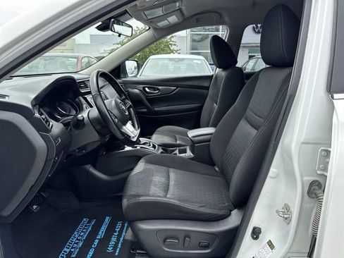 Used 2020 Nissan Rogue SV AWD/4WD image 18