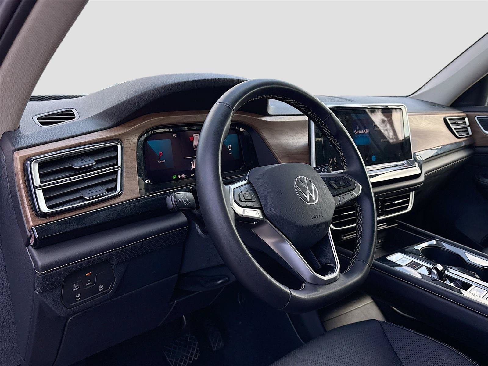 Used 2025 Volkswagen Atlas SE FWD image 9