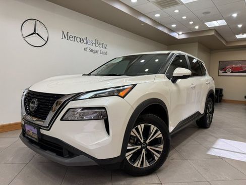 Used 2022 Nissan Rogue SV image 1