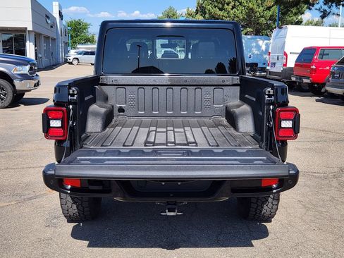 Used 2023 Jeep Gladiator Overland AWD/4WD image 11