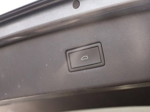 Used 2022 Volkswagen Tiguan SE R-Line image 7