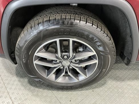 Used 2018 Jeep Grand Cherokee Limited image 35