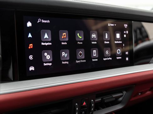 Certified 2025 Porsche Cayenne Coupe image 27