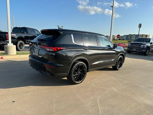 Used 2023 Mitsubishi Outlander SE Black Edition FWD image 5