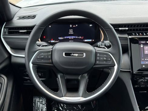 New 2025 Jeep Grand Cherokee Laredo w/ Luxury Tech Group I AWD/4WD image 24