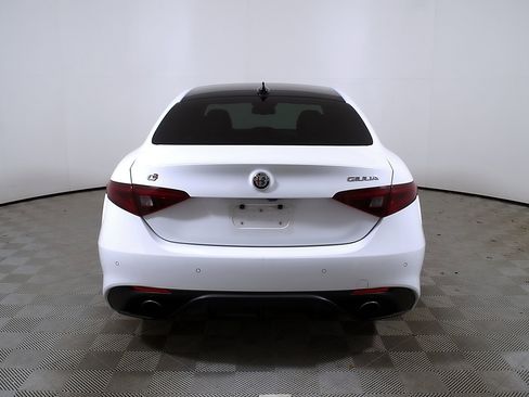 Used 2017 Alfa Romeo Giulia Ti w/ TI 19" Sport Package RWD image 8