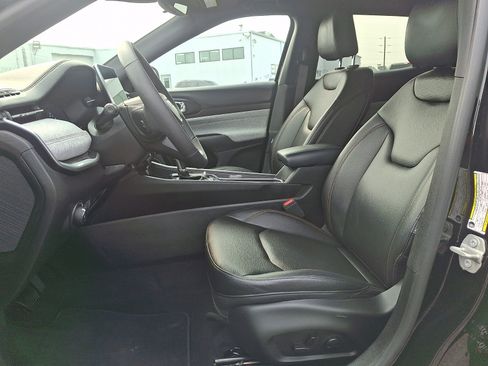 Used 2024 Jeep Compass Latitude AWD/4WD image 13