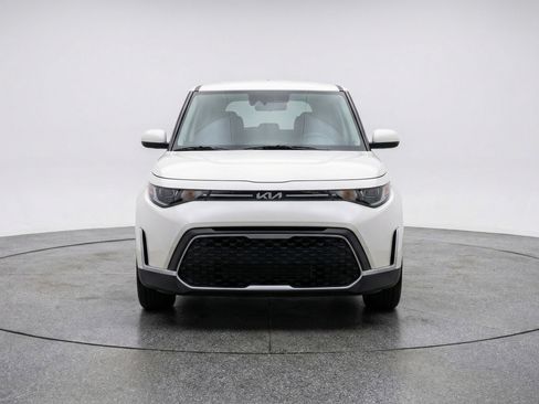 Used 2025 Kia Soul LX w/ LX Technology Package image 2