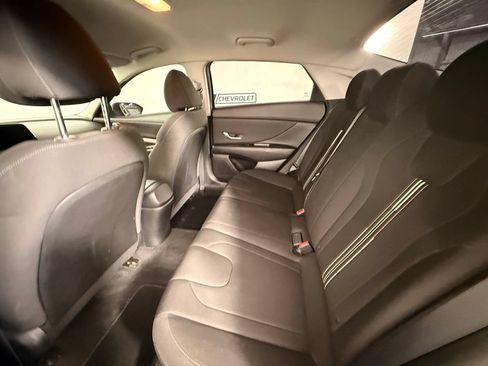 Used 2023 Hyundai Elantra SEL w/ Convenience Package FWD image 19