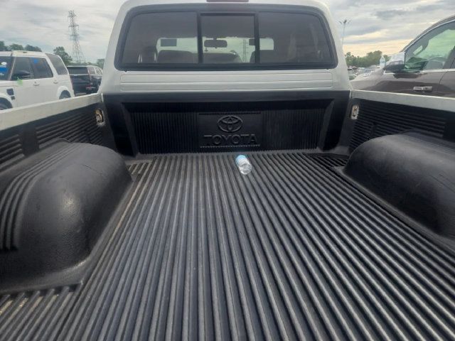 Used 2003 Toyota Tacoma 4x4 Xtracab V6 w/ Convenience Pkg image 9