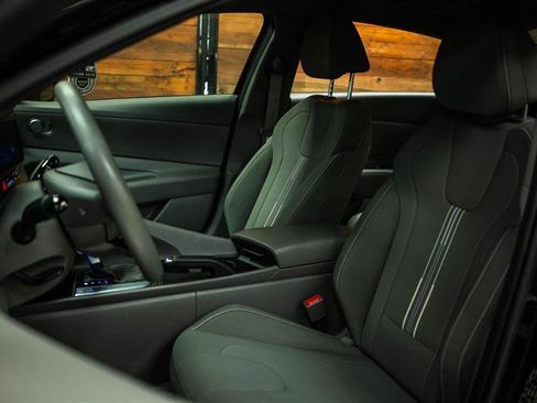 Used 2024 Hyundai Elantra SEL image 9