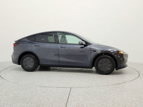 Used 2026 Tesla Model Y 2WD image 4