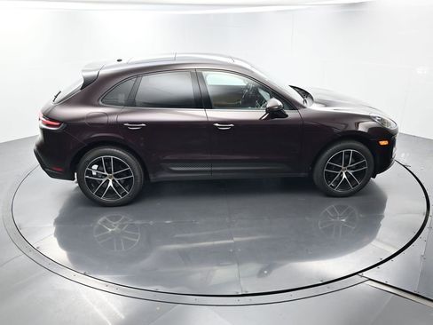 Certified 2025 Porsche Macan AWD/4WD image 39