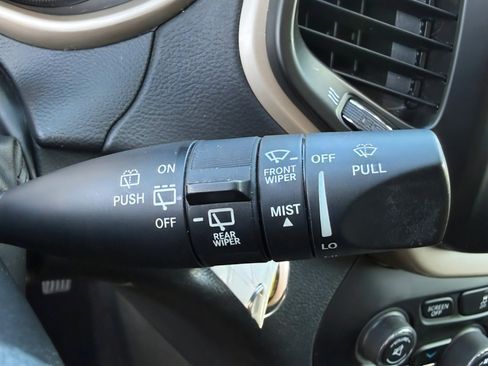 Used 2017 Jeep Cherokee Latitude image 30