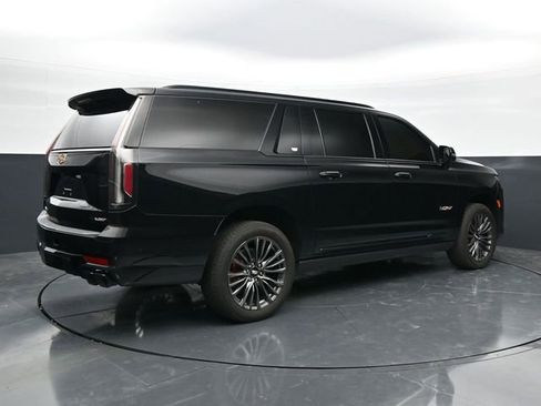 Used 2023 Cadillac Escalade ESV V AWD/4WD image 2