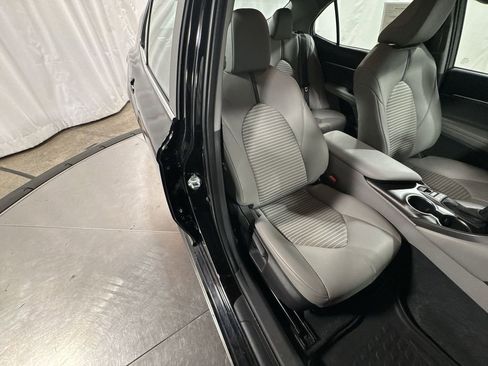 Used 2023 Toyota Camry SE image 30