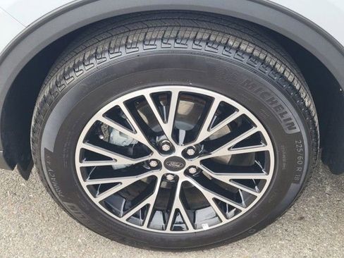 Used 2025 Ford Escape Base image 9