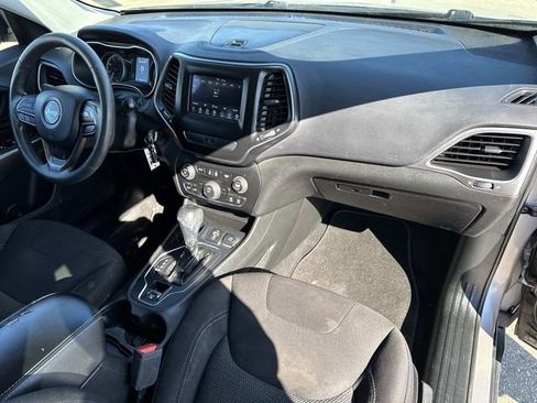 Used 2019 Jeep Cherokee Latitude w/ Popular Appearance Group image 18