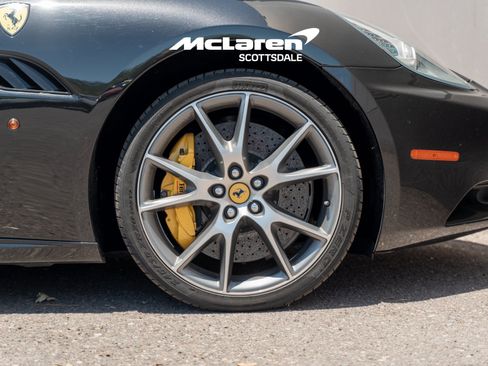Used 2014 Ferrari California RWD image 39