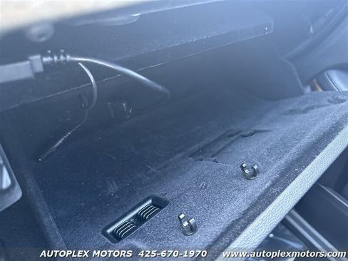 Used 2011 Mercedes-Benz E 550 Sedan image 28