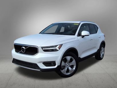 Used 2022 Volvo XC40 T5 Momentum