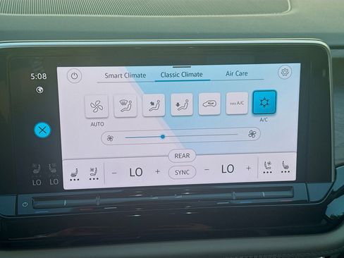 Certified 2024 Volkswagen Atlas SE image 14