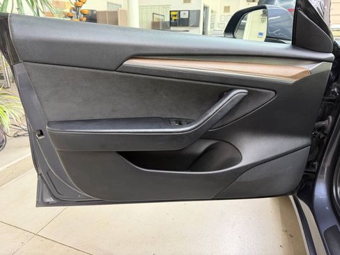 Used 2022 Tesla Model 3 Long Range AWD/4WD image 8