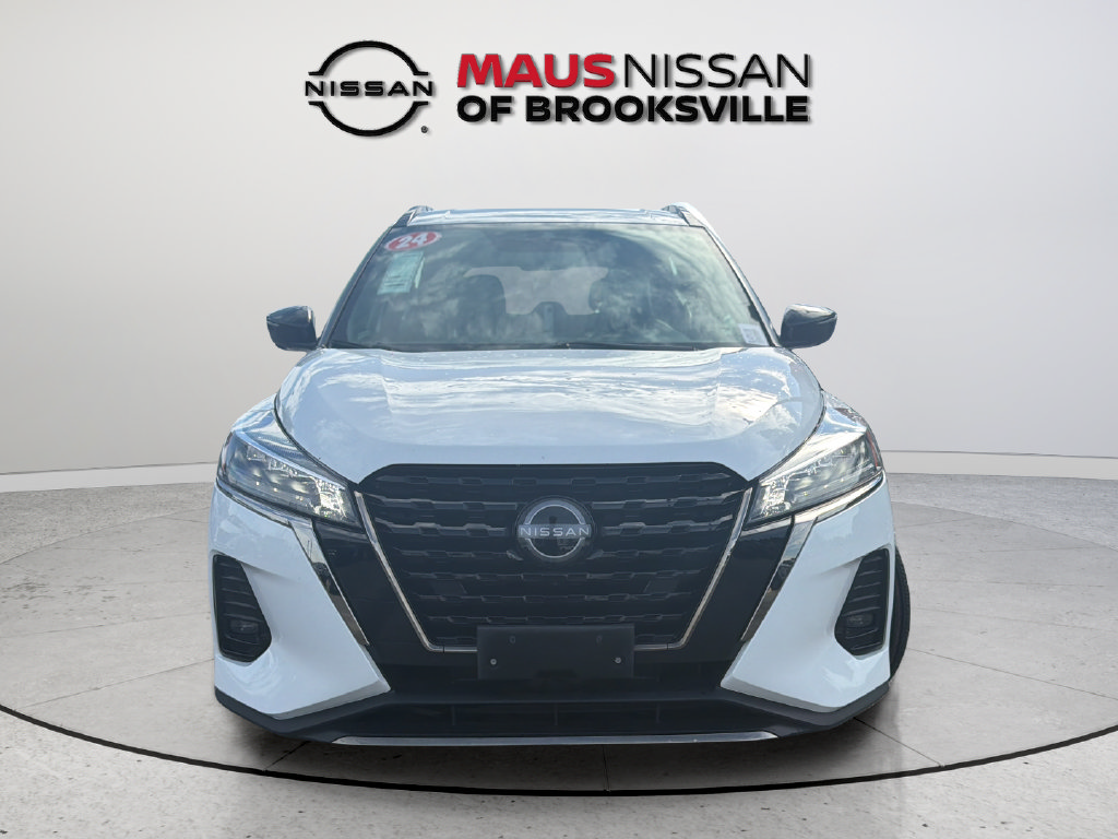 Certified 2024 Nissan Kicks SR w/ SR Premium Package FWD image 3