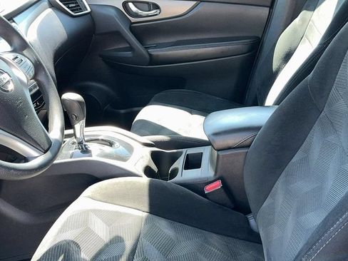 Used 2016 Nissan Rogue S w/ S Family Package FWD image 11